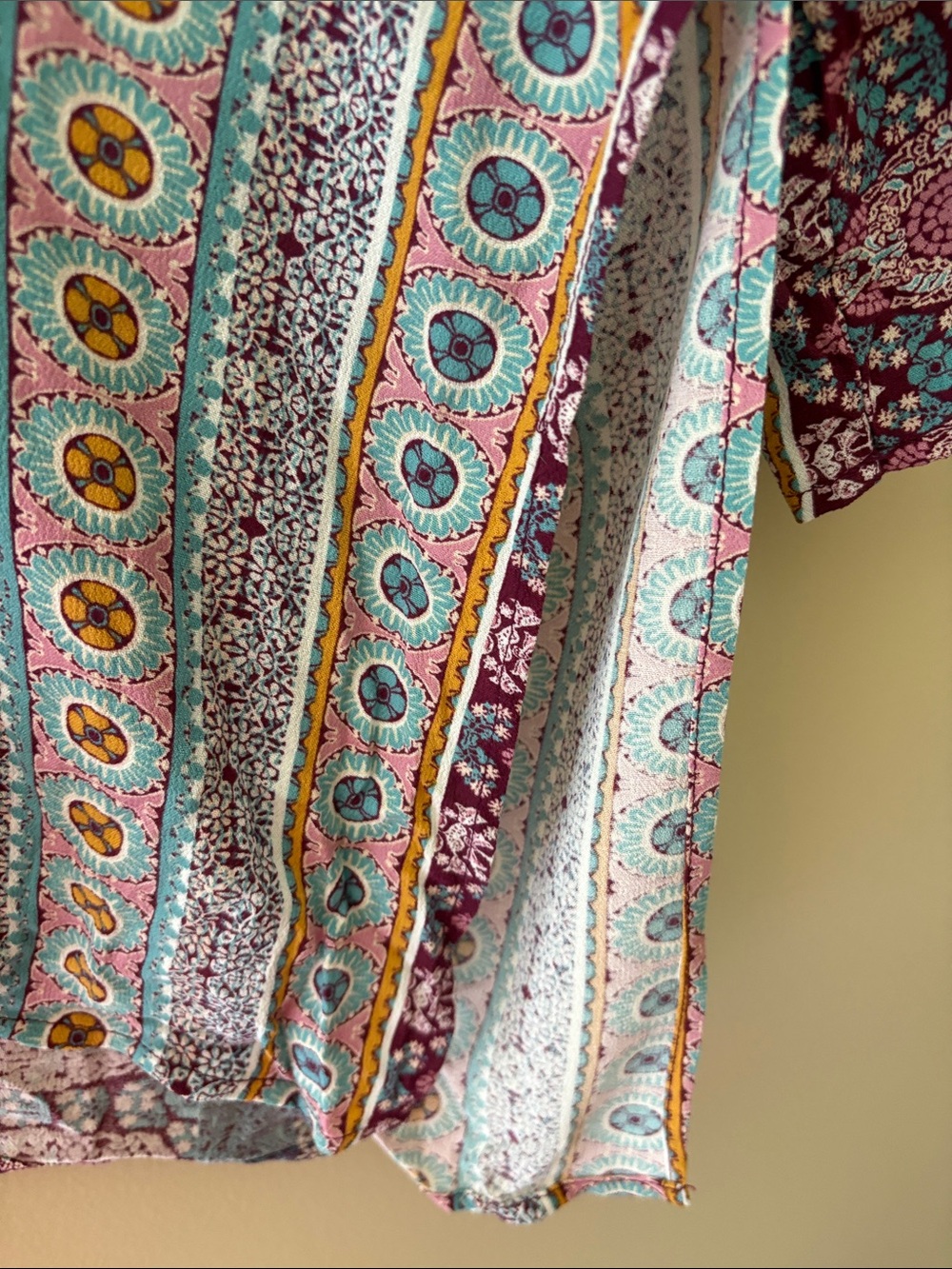 Open lightweight patterned outerwear - Picture 4 of 5